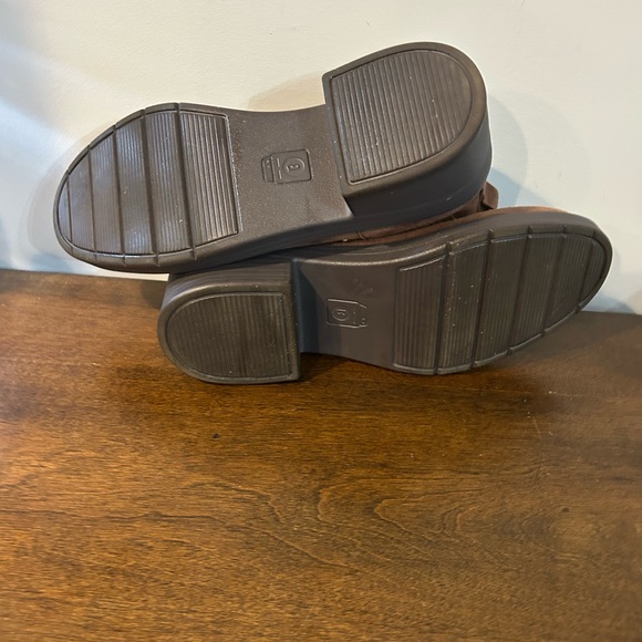 Bzees Women's "Olivia" Mustang Brown Washable Side Zip Booties Size 8.5 Pristine - Picture 8 of 8